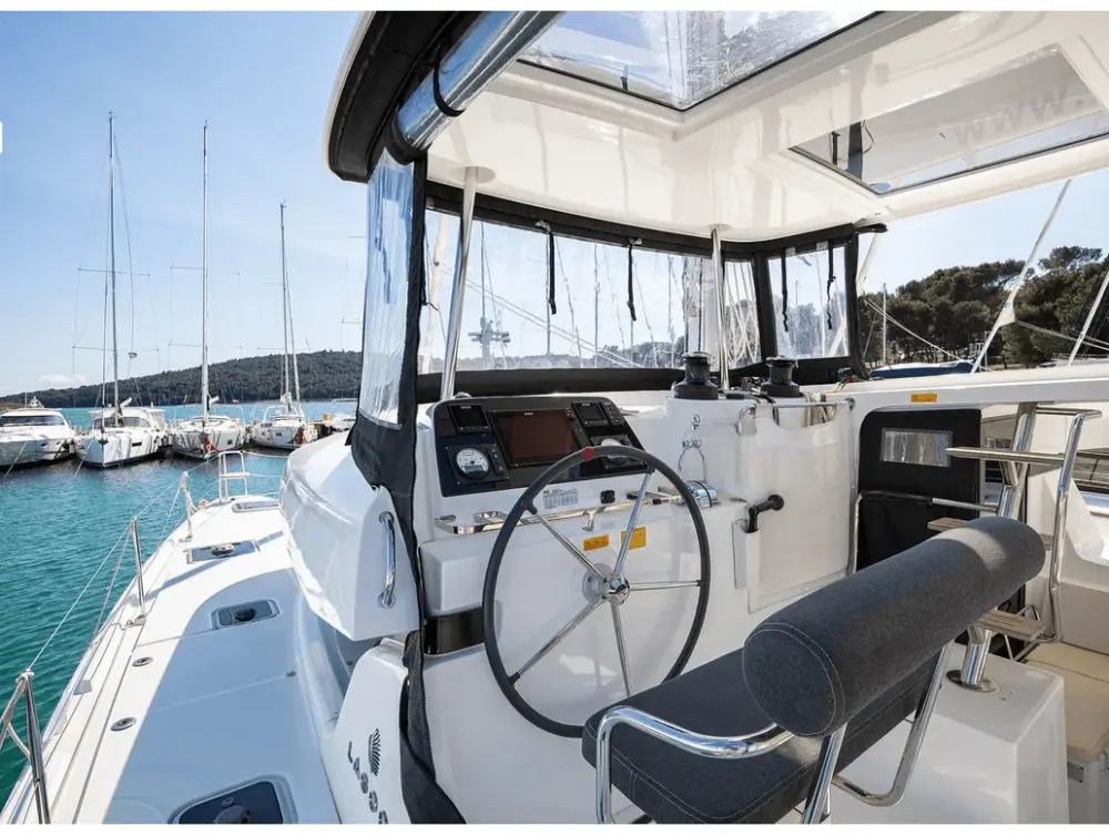 Katamaran Cockpit