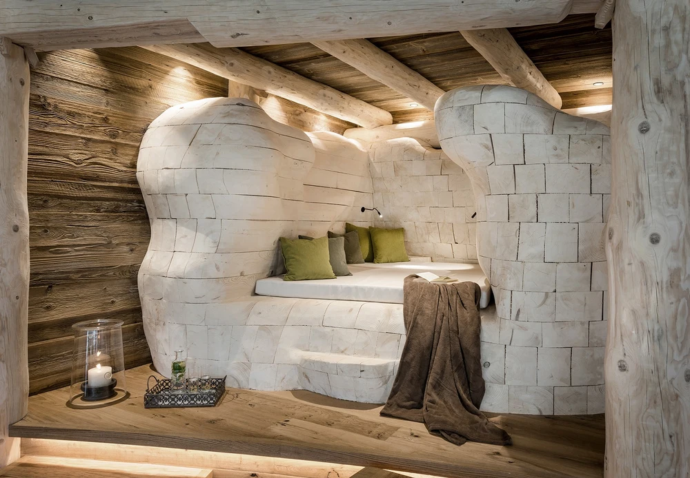 Eine Wellnessgrotte aus Stein läd zum Entspannen ein